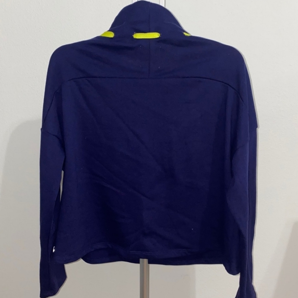 Pullover - Picture 2 of 2